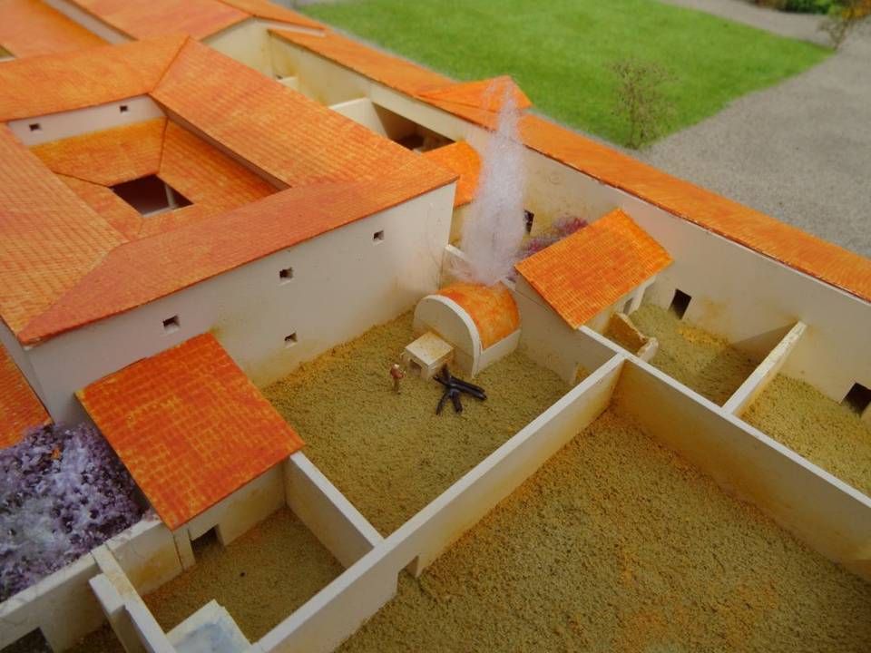 Détail : four et personnage pour l'échelle