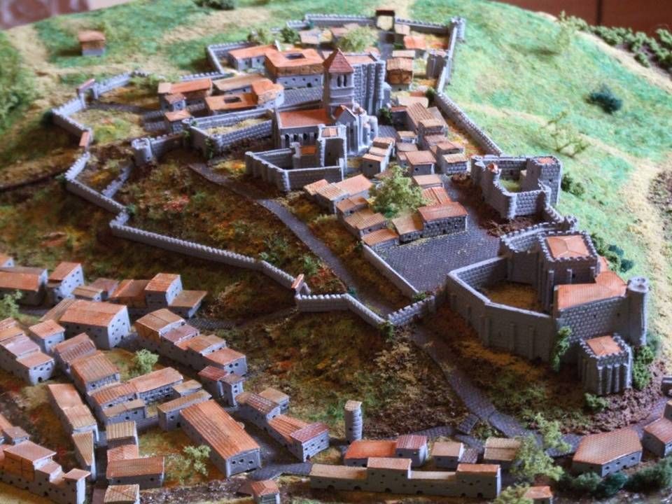La ville haute fortifiée et ses remparts
