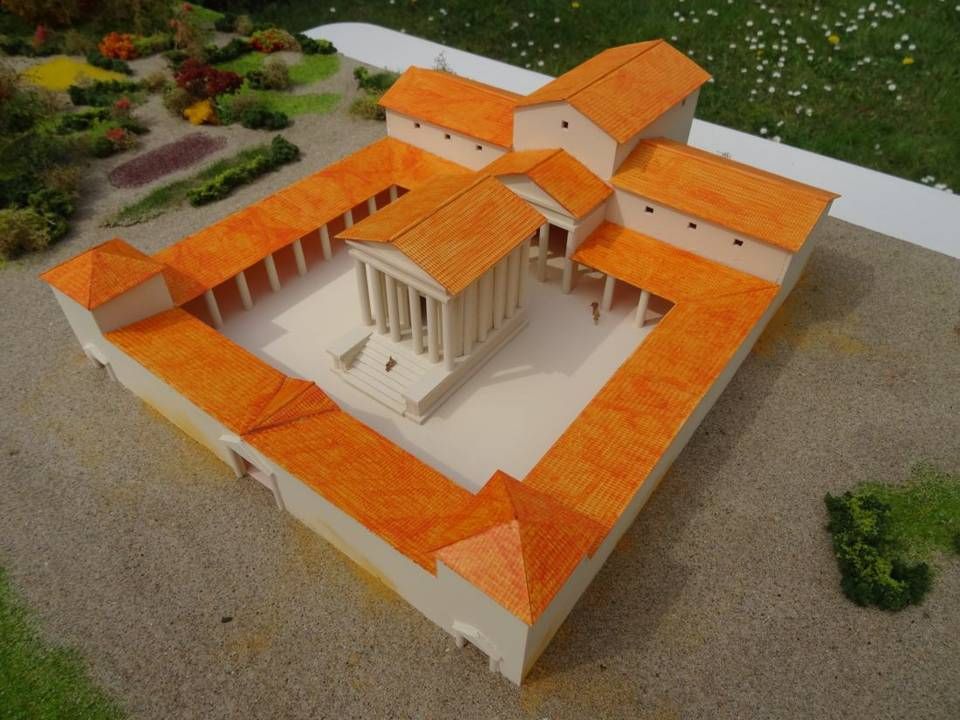 Le temple et sa cour à portiques, restitués avec leurs toitures