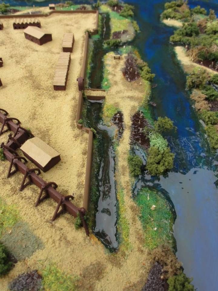 Les marais et les bras de rivière autour du fort