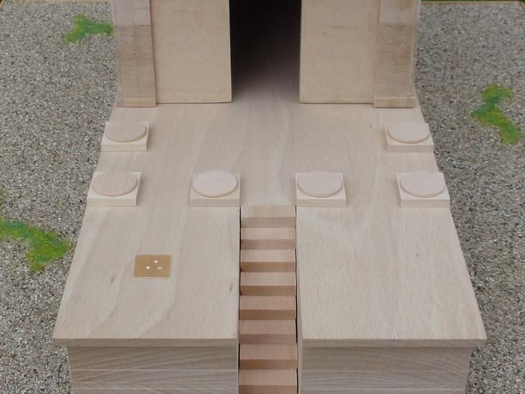 Les premières étapes : podium, escalier et cella