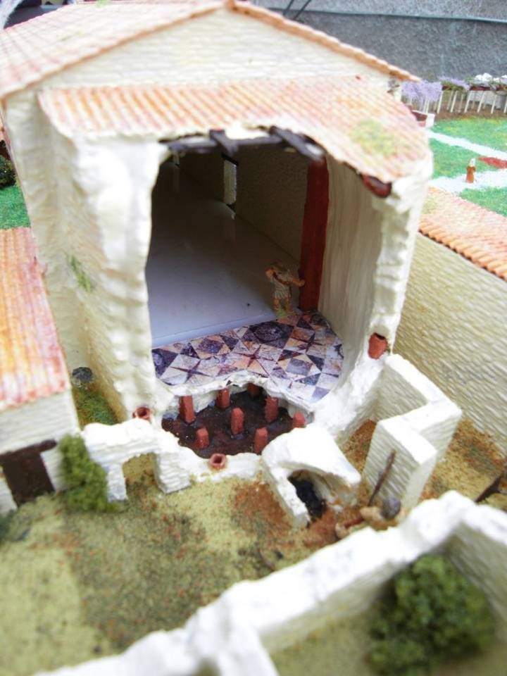 Les thermes en coupe : sol en mosaïque et hypocauste